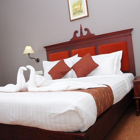 Vijayapark Hotel Kaduturutti Ngoại thất bức ảnh