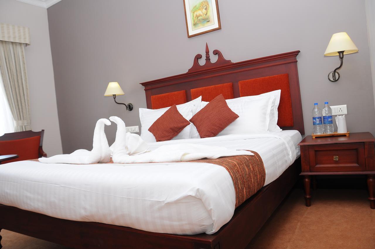Vijayapark Hotel Kaduturutti Ngoại thất bức ảnh