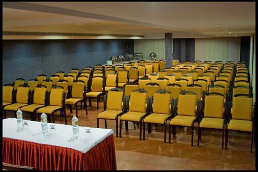 Vijayapark Hotel Kaduturutti Ngoại thất bức ảnh