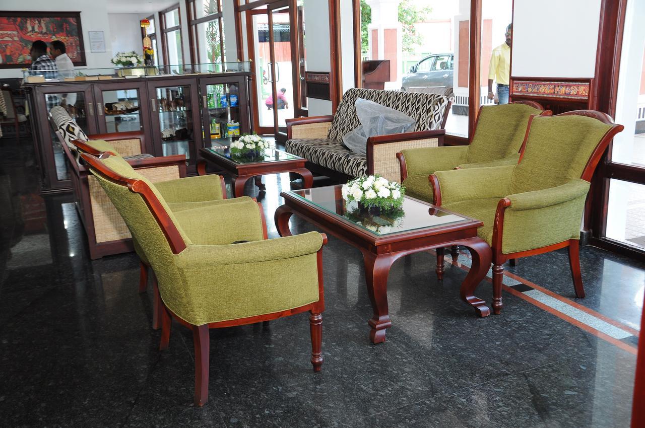 Vijayapark Hotel Kaduturutti Ngoại thất bức ảnh
