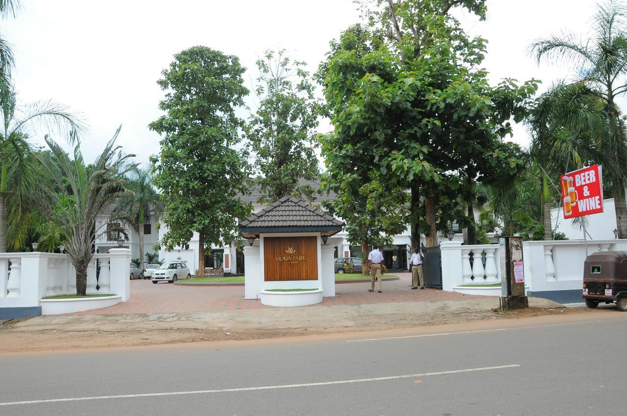 Vijayapark Hotel Kaduturutti Ngoại thất bức ảnh